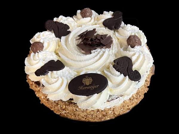 Hazelnoot slagroom taartje